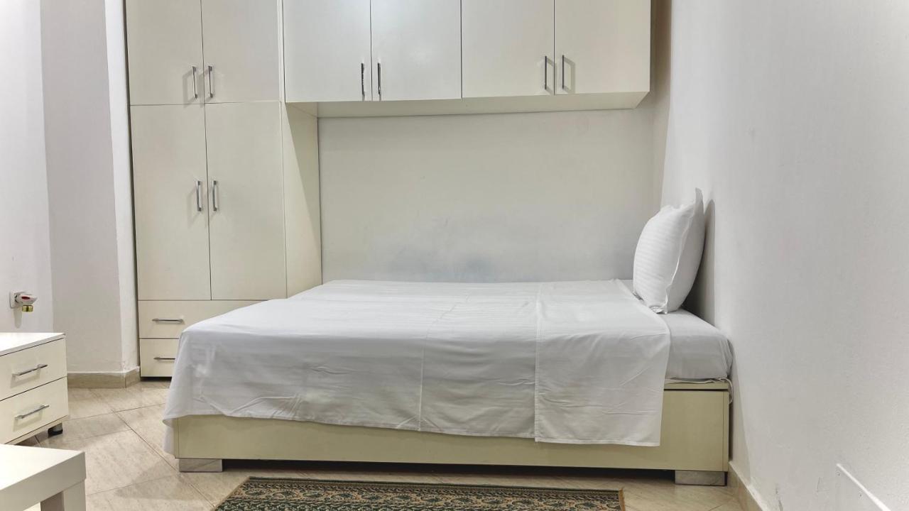 Brilant Studio Apartment City Center ติรานา ภายนอก รูปภาพ