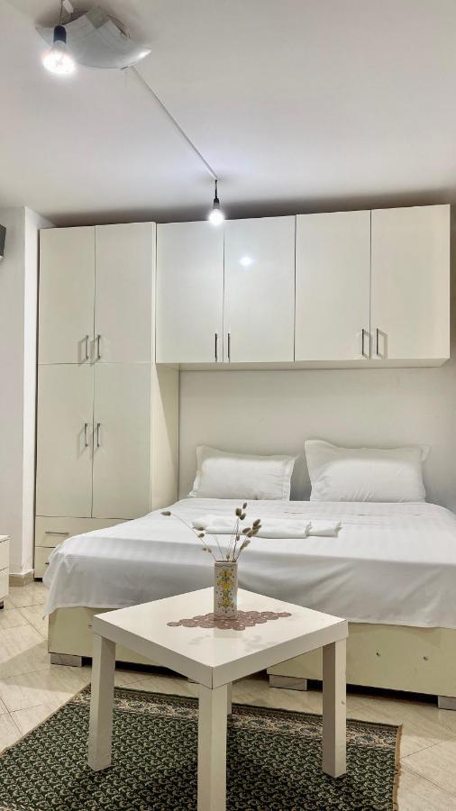 Brilant Studio Apartment City Center ติรานา ภายนอก รูปภาพ